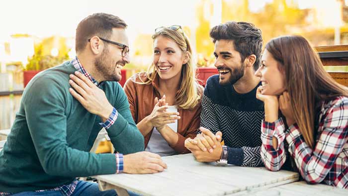 خوش و بش در جمع های دوستانه 